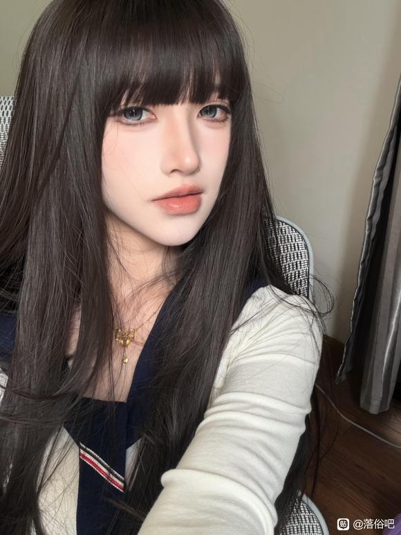 국경절 사람들은 정상을 놓쳐도 무리를 따라간다