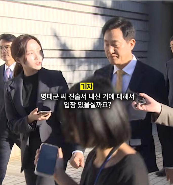 오세훈, 대답 없이 직진하다 홱 돌아 "잔인하지 않아요?"